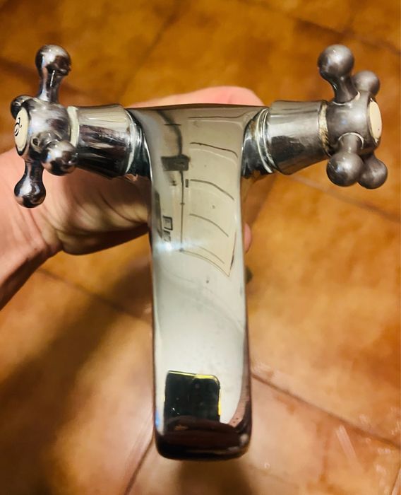 Lavatorio com torneira