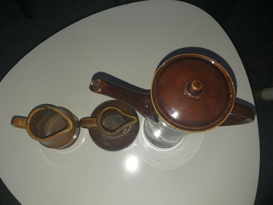 Dwa,stare, porcelanowe przedmioty z sygnaturami PRL