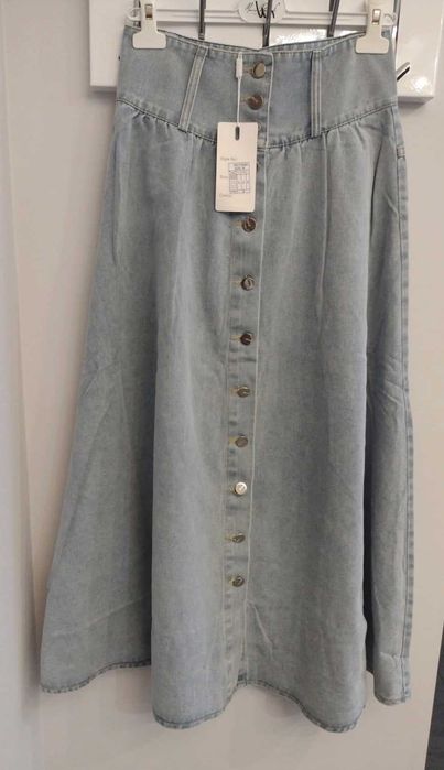 Cudowna spódnica jeansowa midi z guzikami
