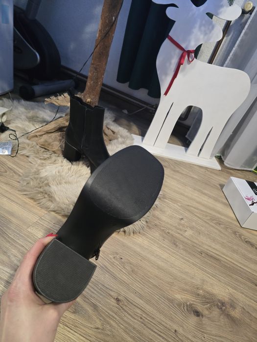 Sprzedam Botki rozm.42