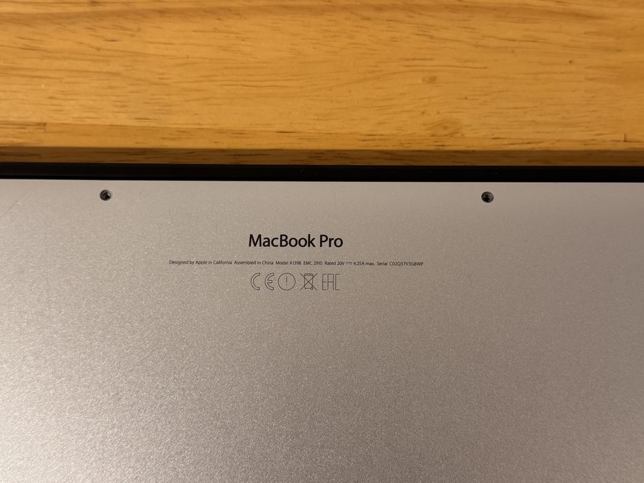 Apple MacBook Pro A1398 15inch i7 2.5GHz/16GB/512GB