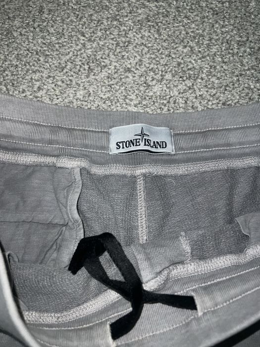 Мужские шорты stone island