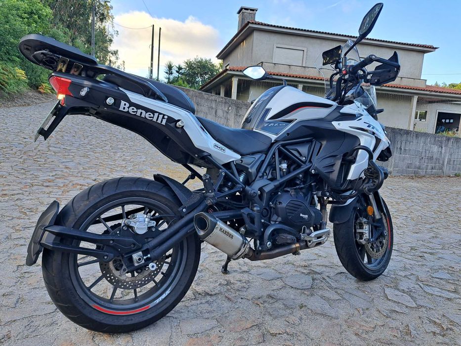 Vendo minha benelli trk 502 bom estado  revisões feitas mota em muito bom estado