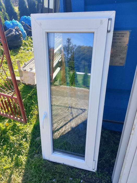 Okno 56x134 orzech rozwierno uchylne plastikowe łazienkowe