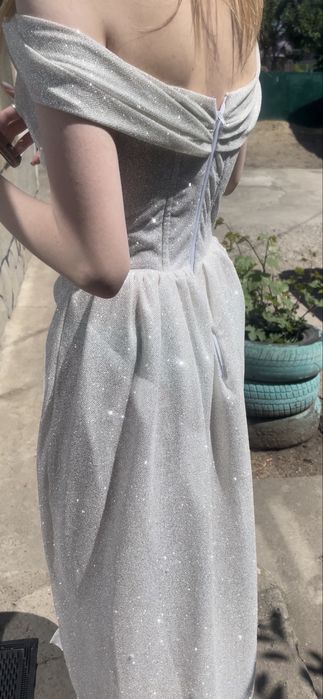 Випускне біле плаття