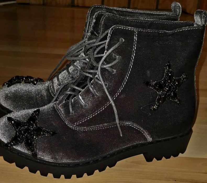 Nowe szare zamszowe buty z gwiazdkami, rozm 39