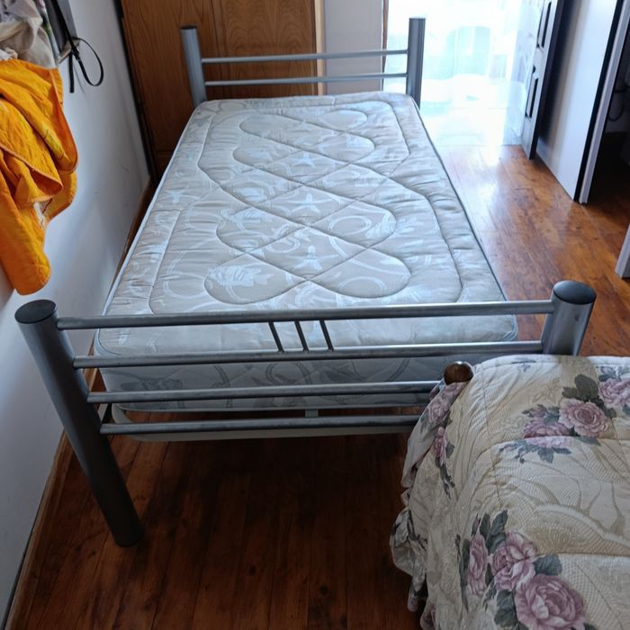 Camas em ferro em excelente estado!! VENDA URGENTE