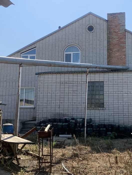 Продам двух этажный дом