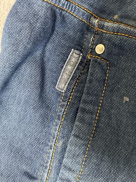 джинсовые брюки популярного итальянского бренда Armani Jeans