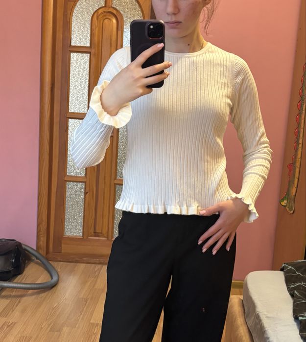 Базова біла кофтинка
