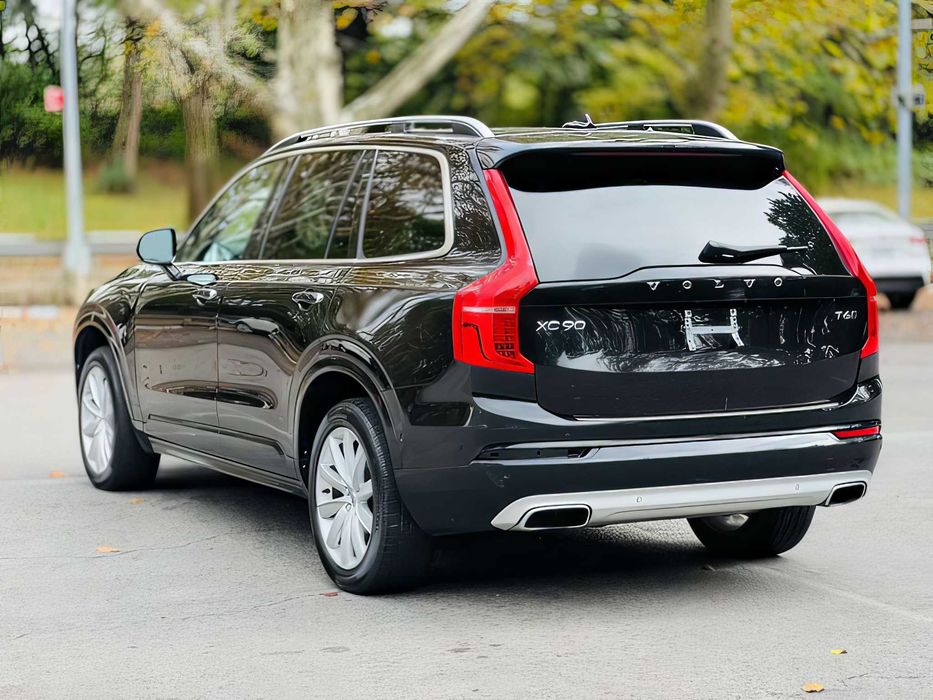 Volvo XC90      2018