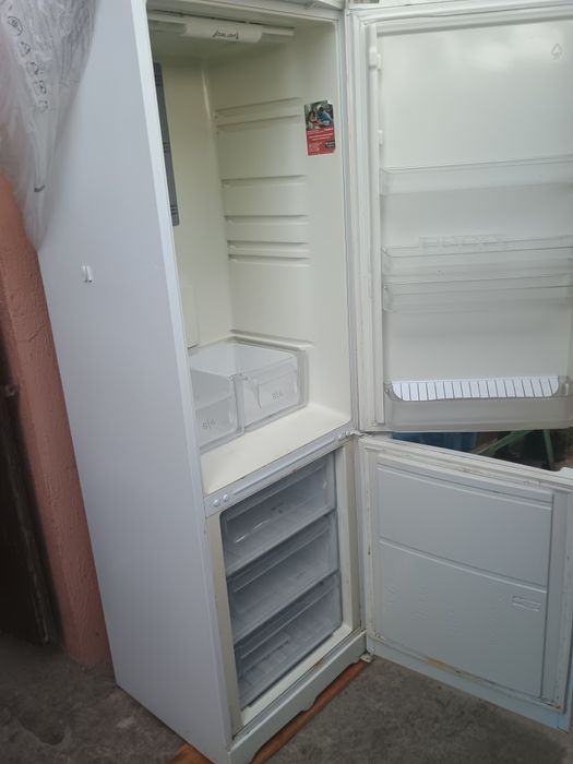 Холодильник Hotpoint Ariston