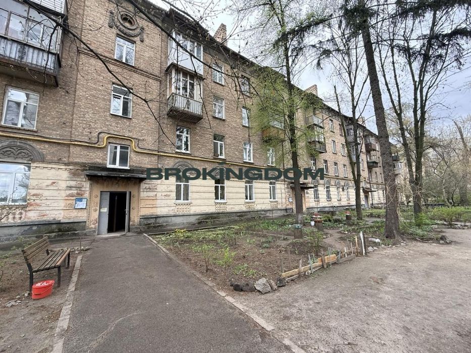 Продам 2к квартиру, Сталінку  з ремонтом  Бориспільська 38