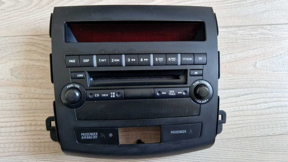 продам штатна магнітола mitsubishi outlander xl