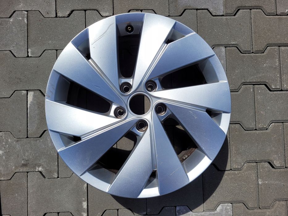 felga aluminiowa vw golf 8 viii 5h0601025c 7.5 x 17 5x112 et 51
