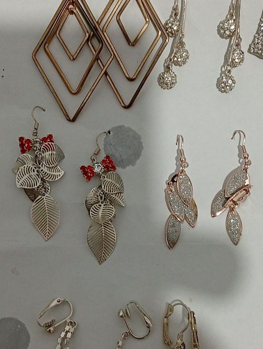Conjunto de vários brincos todos novos