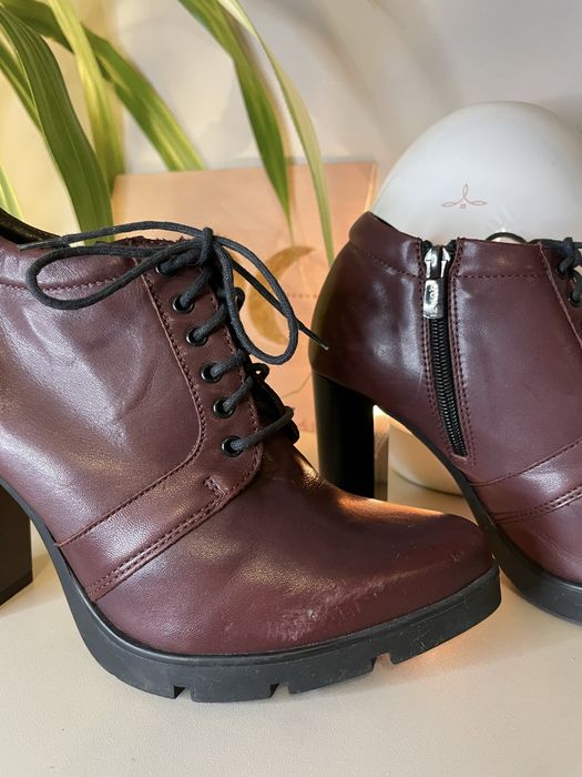 Buty na obcasie jesienne bordowe
