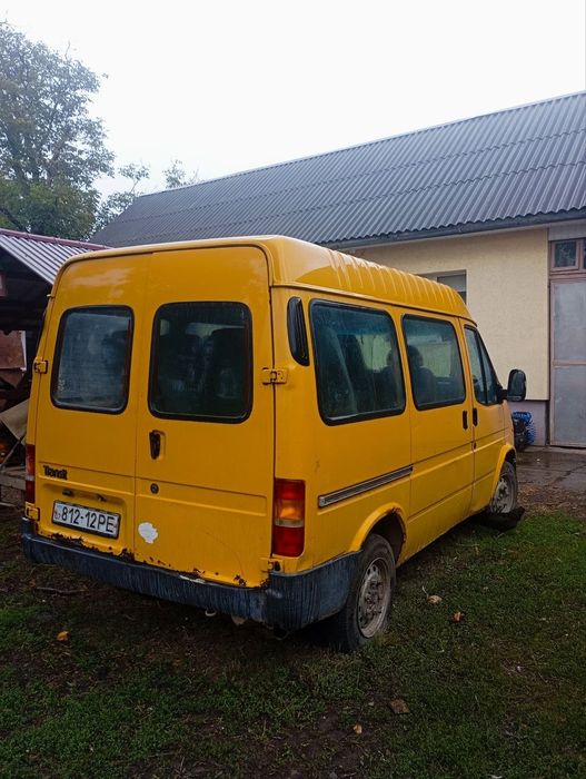 Автомобіль форт транзіт