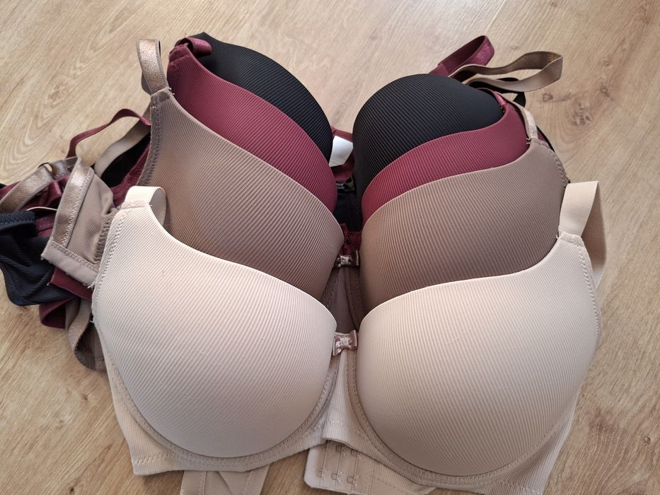 Biustonosz 4 szt  r. 100 D nowe