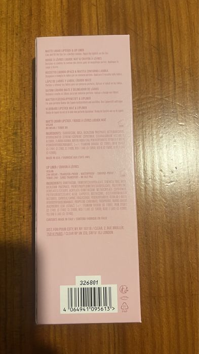 Kylie Jenner batom e deliniador 354