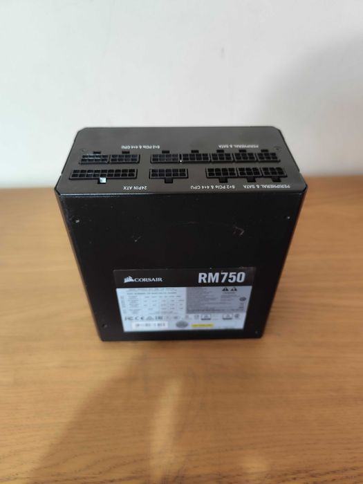 Fonte Corsair RM750 – 750W64738637726594123