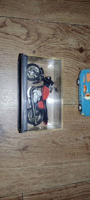 Модель  мотоцикл Иж машинка альфа ромео  1/43 про-ва СССР