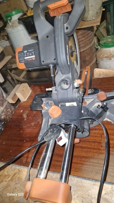 Торцювальна пила Evolution R255SMS 255 мм з протяжкою, 2000 Вт