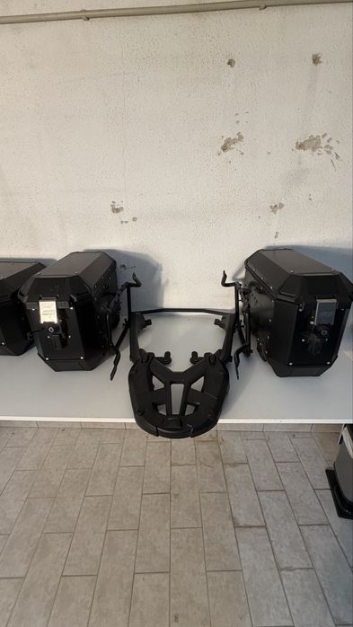 Vendo malas e top case da givi com suporte.