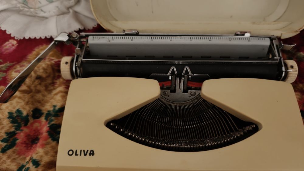Máquina escrever vintage Oliva