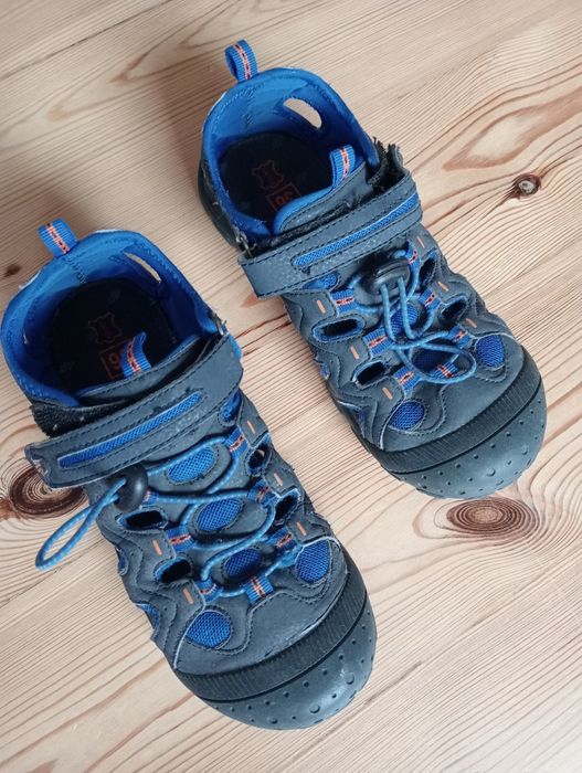 Sandały 4F rozmiar 36 kryte pełne