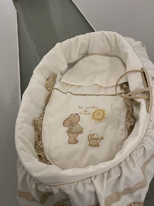 Berço em verga com suporte
