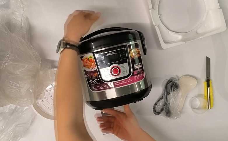 Мультиварка 5л.  1500 ват  12 программ, пароварка рисоварка. Нова