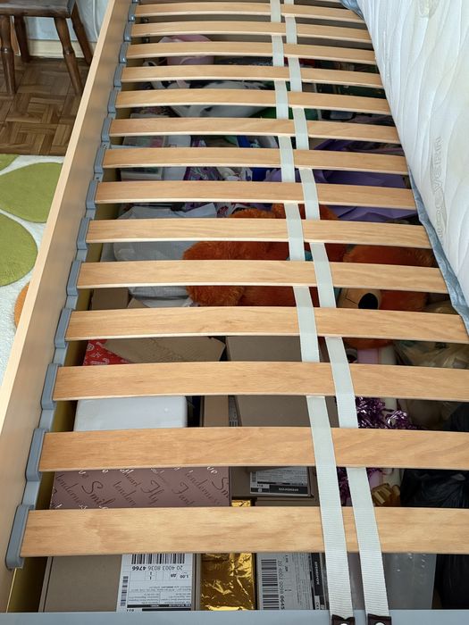 Кровать односпальная , состояние новое