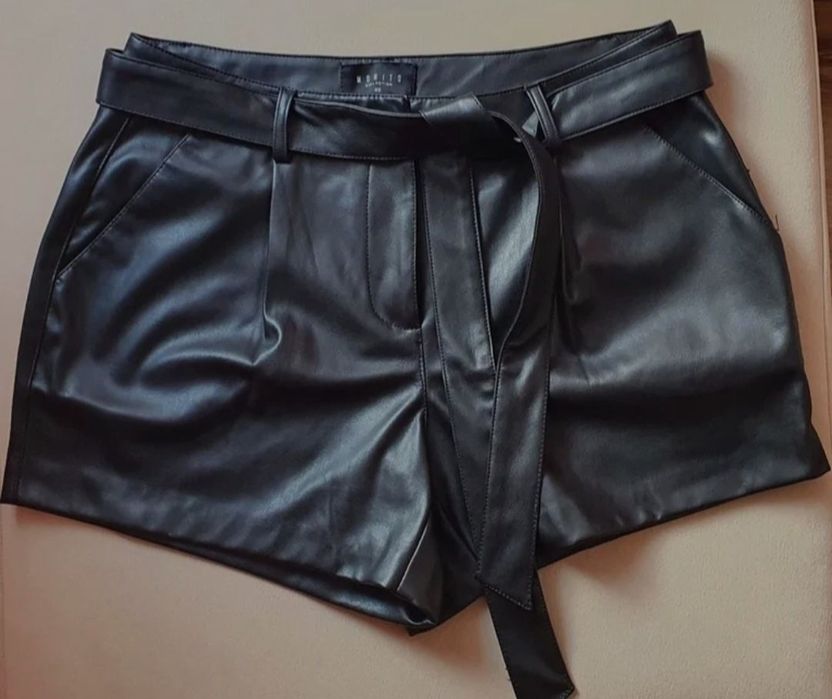 Skórzane krótkie spodenki Mohito
