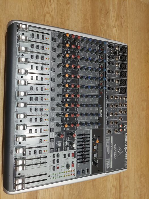 Behringer Xenyx QX1832USB