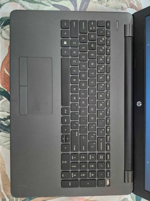 Laptop HP 250 G6 i3 / 8GB RAM / 256GB SSD + Torba i Ładowarka