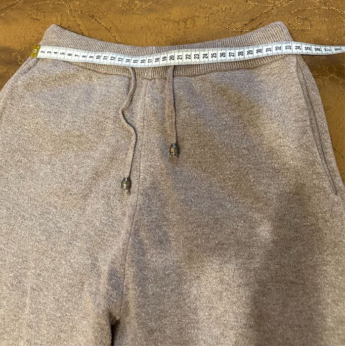 Жіночий трикотажний костюм з брюками