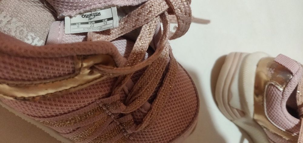 Кросівки на дівчинку oshkosh carters 22розмір, 14см