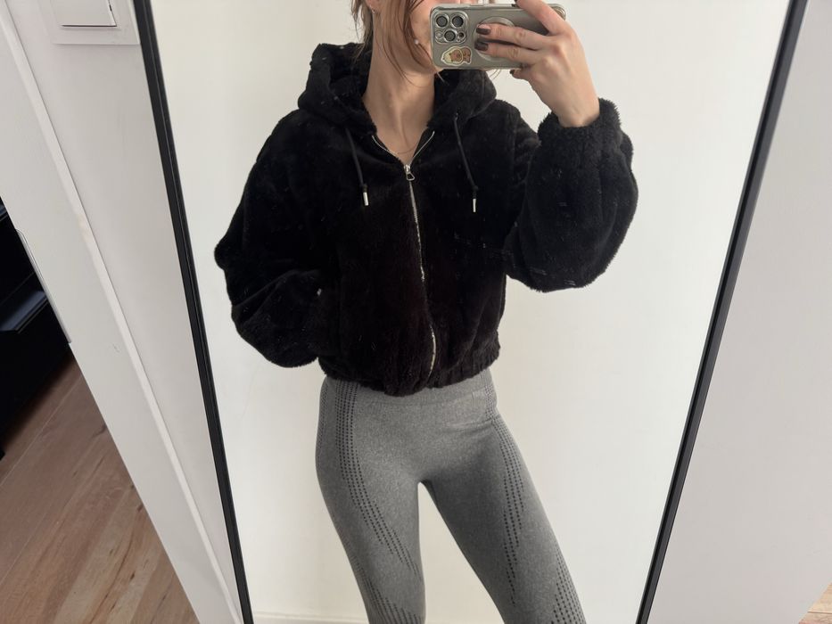 Kurtka krótka bomberka czarna futerko miś Bershka