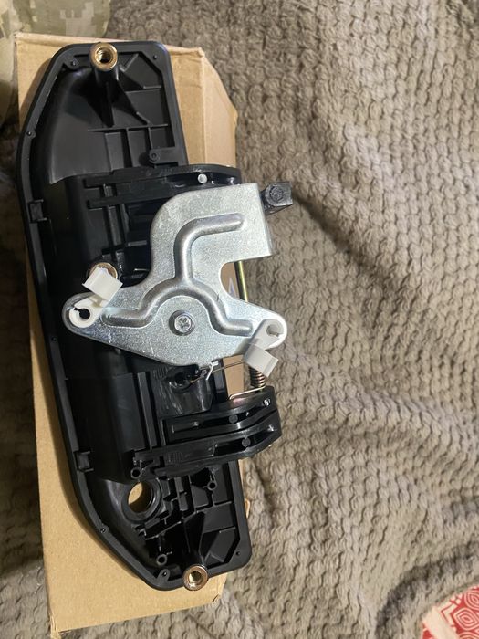 Продам ручку багажника на Пежо Ландтрек