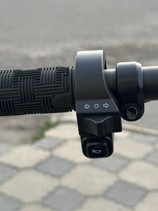 у продажі електро самокат kukirin g2