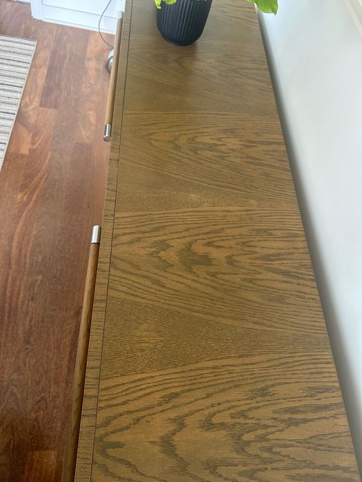 Consola com design moderno