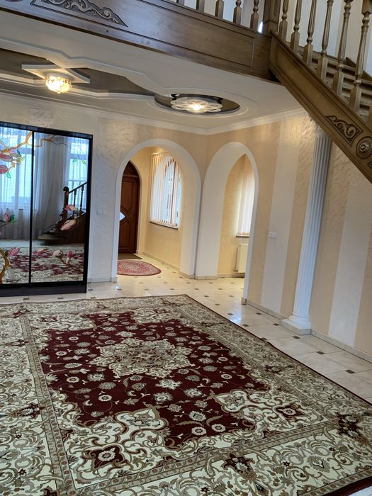 Продається будинок з неймовірним краєвидом, з комерцією,можливий обмін