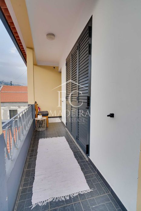 Andar de Moradia T3 com Logradouro Privativo e Estacionamento – Levada do Cavalo, Funchal