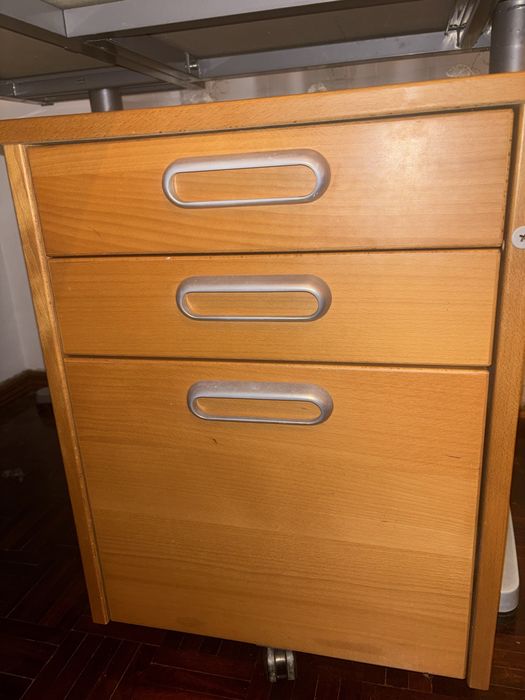Secretaria e bloco de gavetas ideal para quarto ou escritório!
