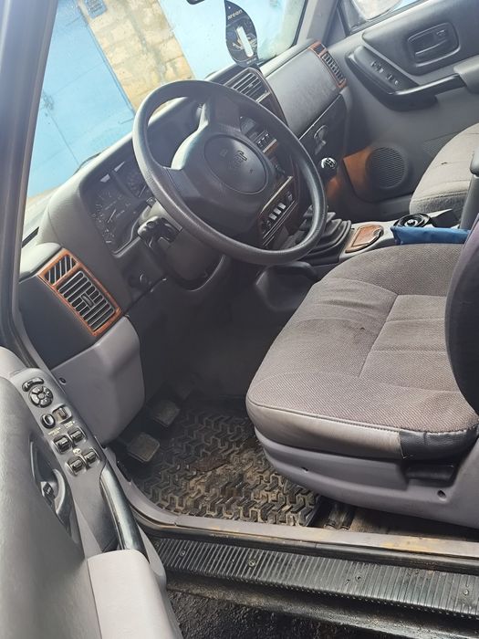 Продам авто джип черокі 2.5 дизель всі питання по телефону