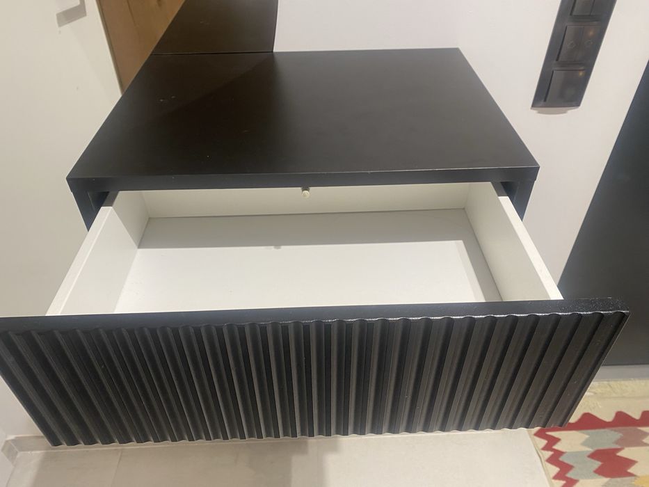 Szafka nocna wisząca stolik wiszący czarny