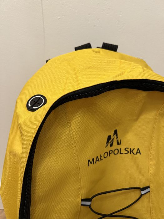 Żółty plecak tornister