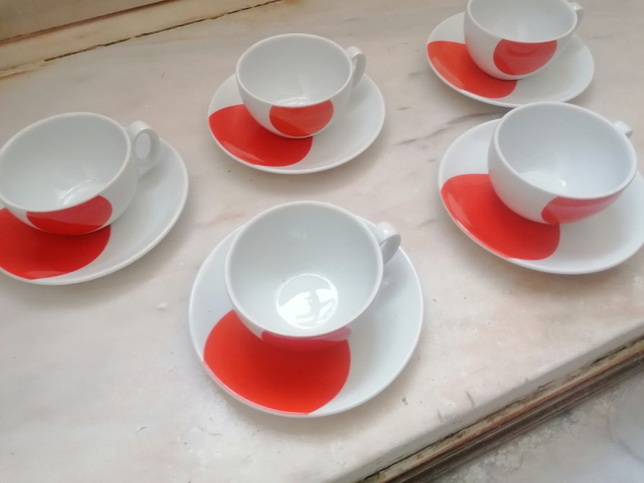 Conjunto de 5 chávenas Vista Alegre, estilo Spage Age