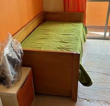 Cama de solteiro em pinho c/ gavetões (90 x 200 cm)